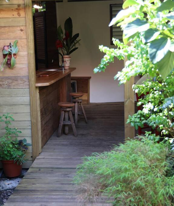 Holiday home Malendure, Maison En Bord De Mer A L'ombre Du Manguier Bouillante